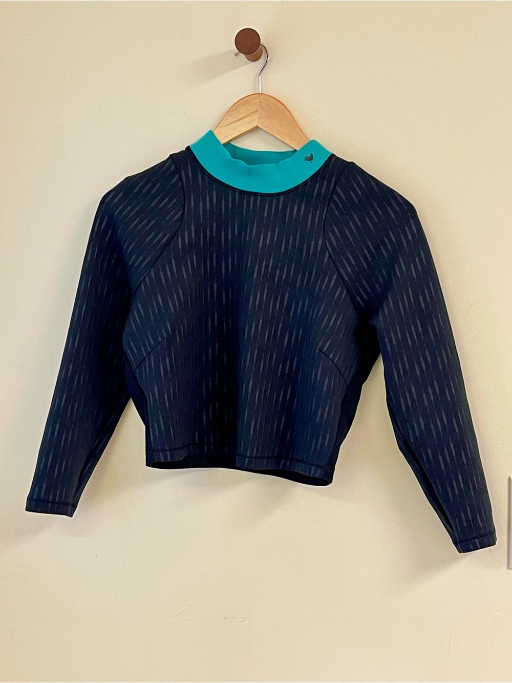Bad Birdie Long Sleeve Cropped Golf Top Large Blue Black